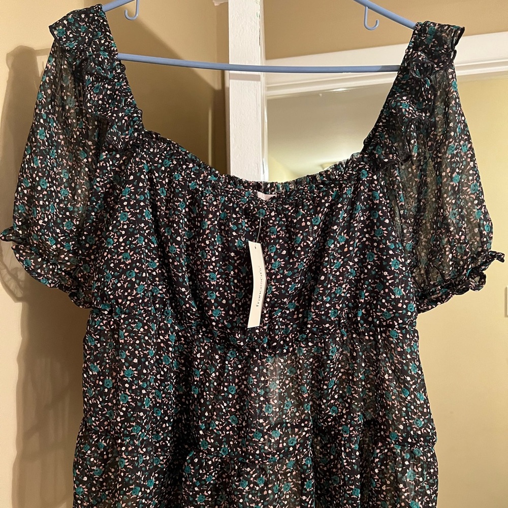NEW-floral blouse, size Large